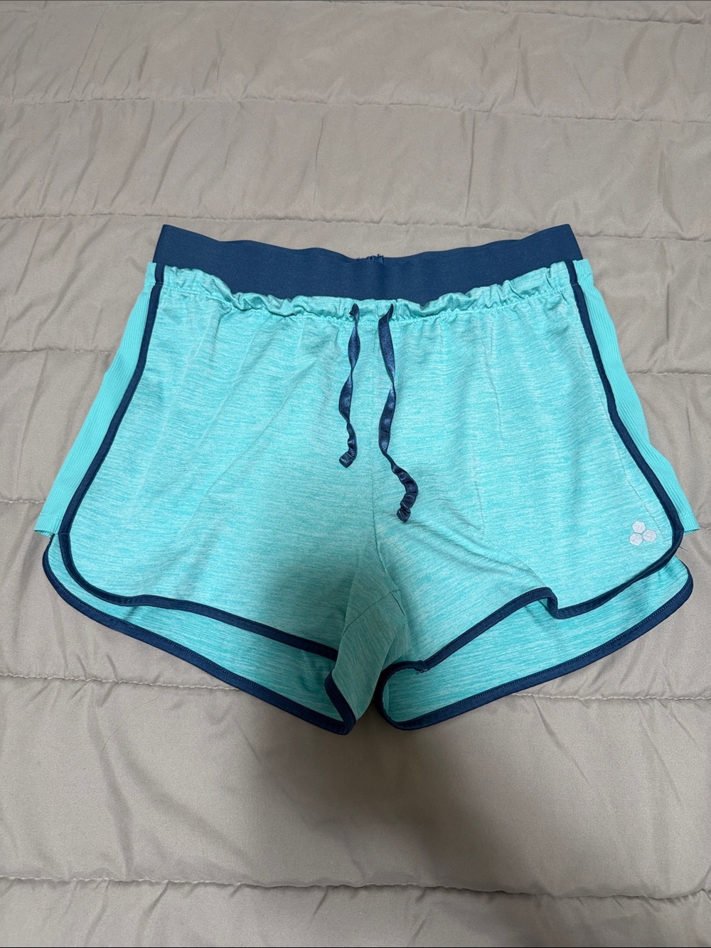 🫶🏼3 for $12!!🫶🏼tek gear Aqua Athletic Shorts with Navy Trim